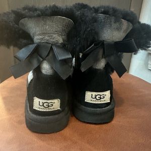 Ugg boots with snake skin fabric pattern size 6